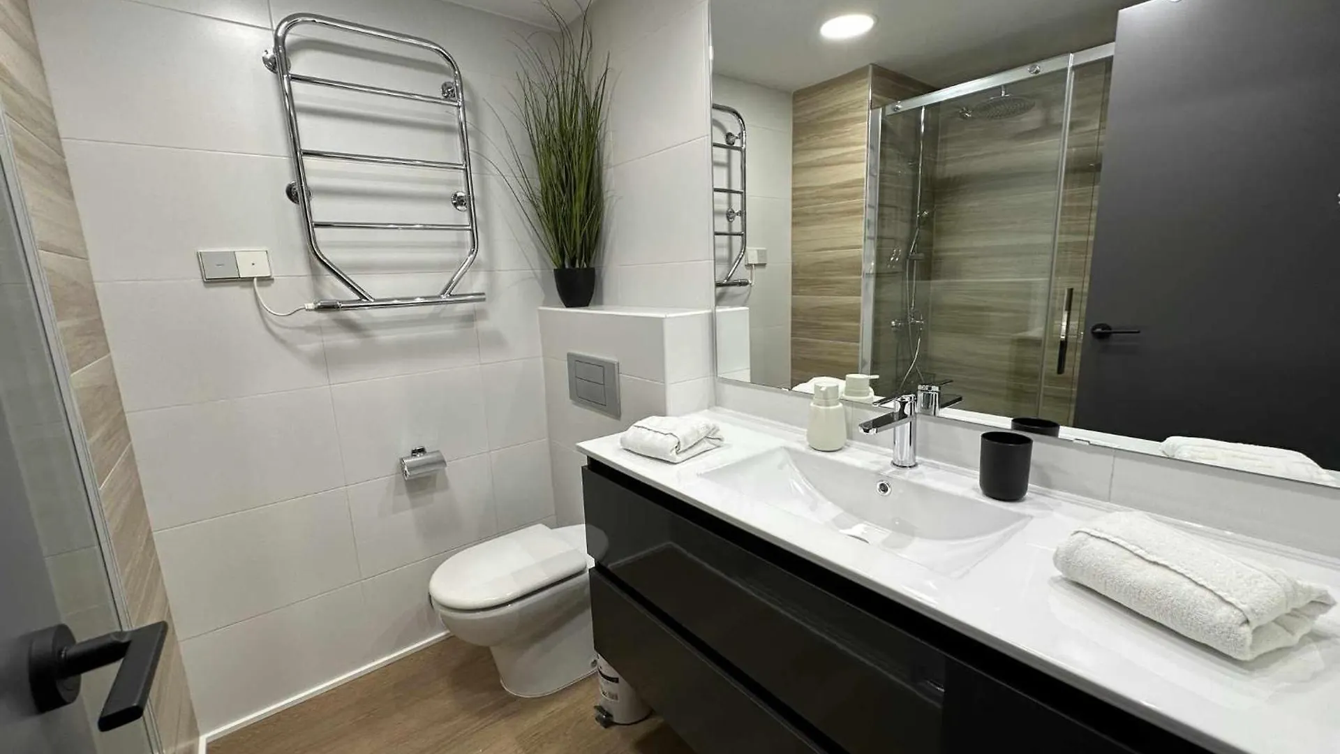 Luxury Frontal Al Mar Benalbeach Benalmadena 0*,  Spain
