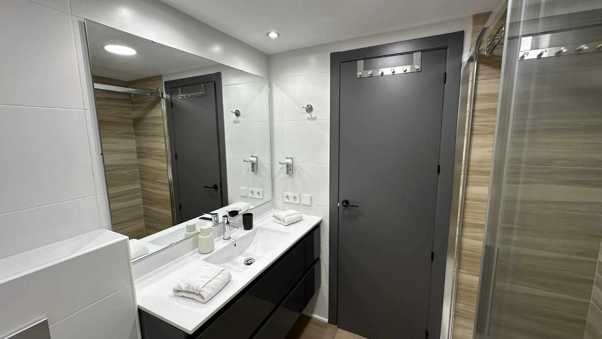 Luxury Frontal Al Mar Benalbeach ベナルマデナ