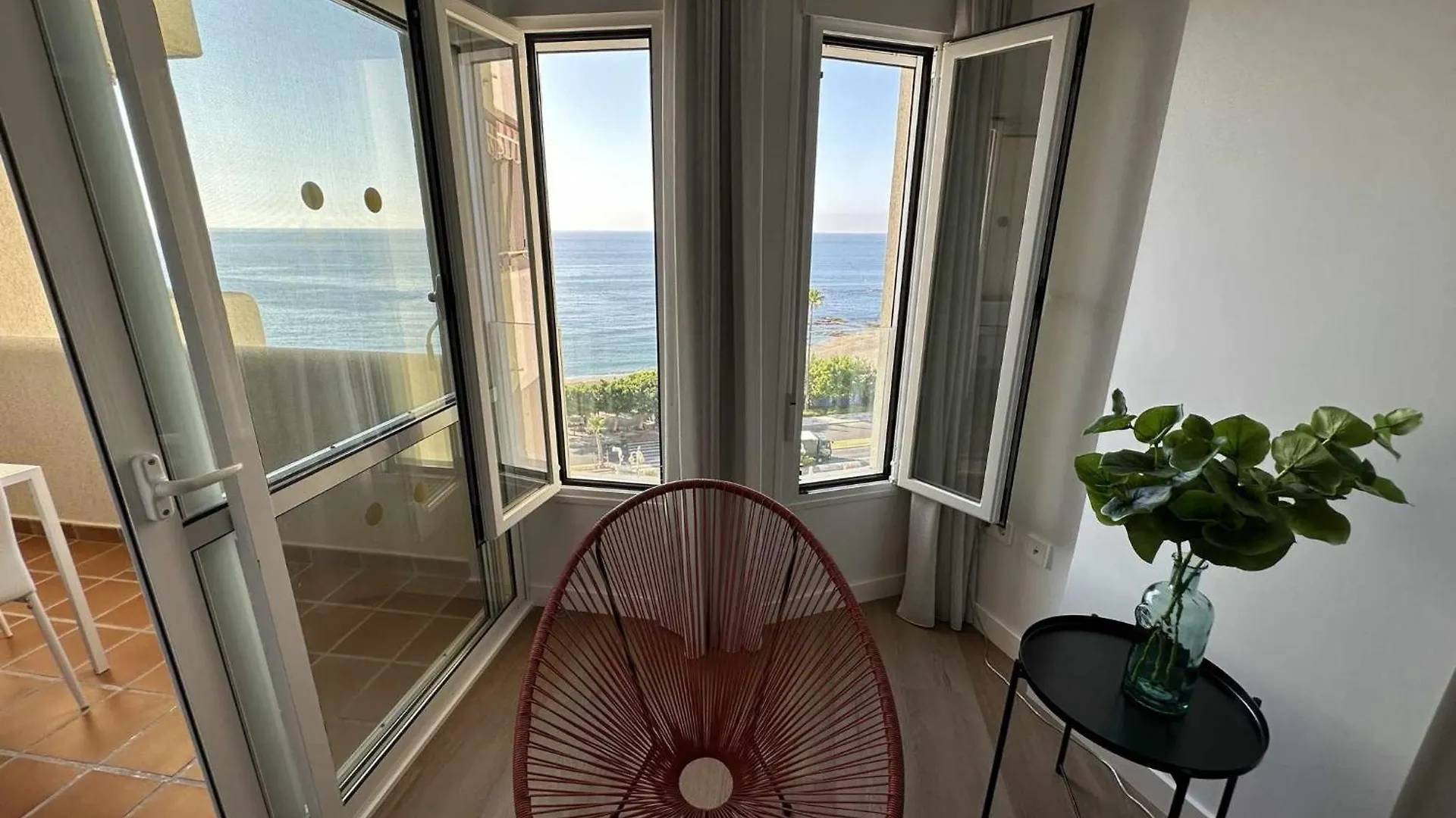 Luxury Frontal Al Mar Benalbeach ベナルマデナ 0*,  スペイン